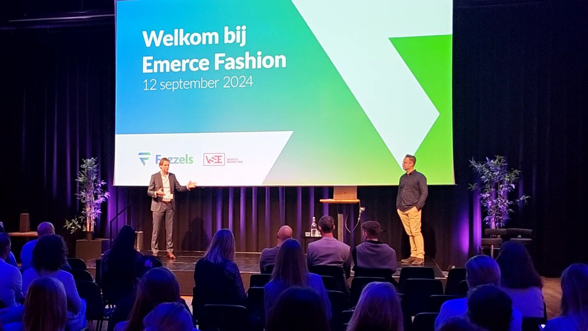 Fozzels presentation on Emerce Event 2024 Aljoscha Gielkens en Dennie Pasman on stage during the Emerce Fashion Event 2024.