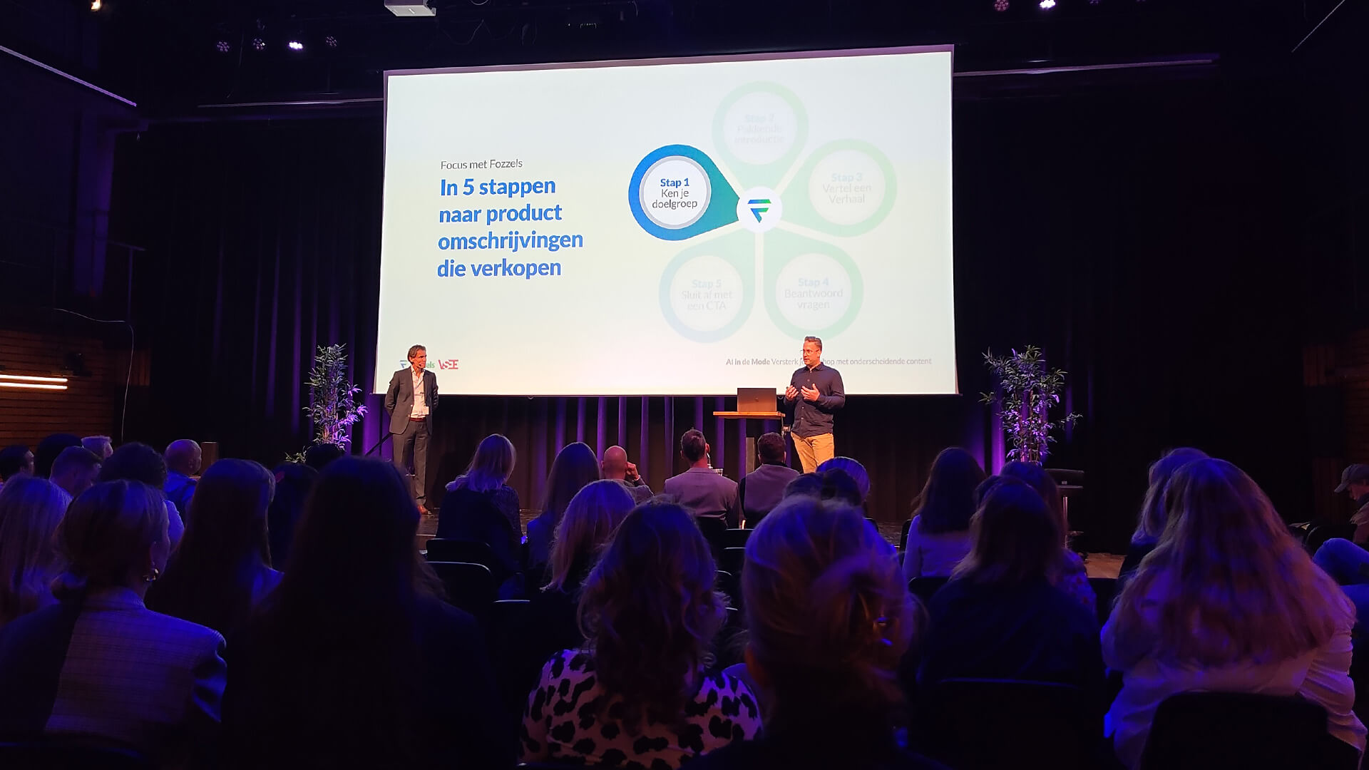Fozzels presentation on Emerce Event 2024 Aljoscha Gielkens en Dennie Pasman on stage during the Emerce Fashion Event 2024.
