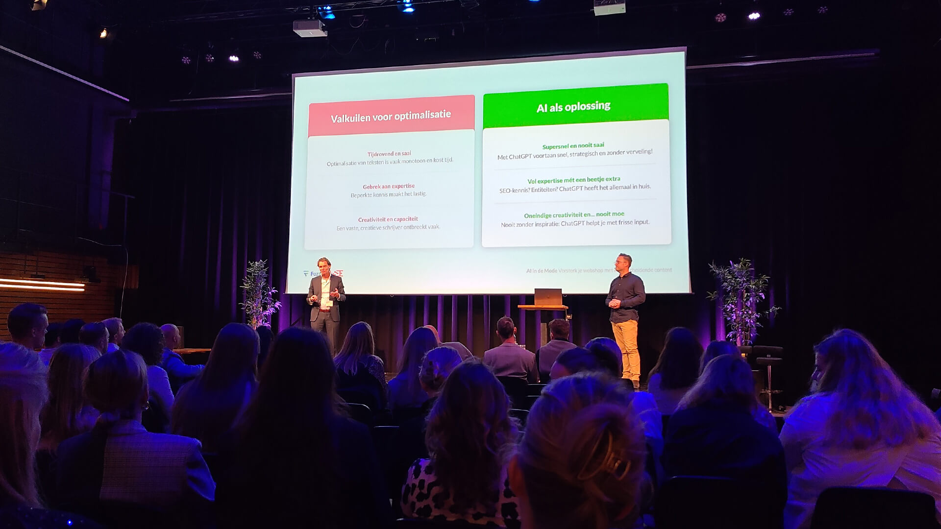 Fozzels presentation on Emerce Event 2024 Aljoscha Gielkens en Dennie Pasman on stage during the Emerce Fashion Event 2024.